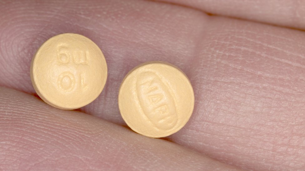 Los cuidados paliativos médicos, como las pastillas de morfina, deben complementarse con cuidados emocionales, opina Frank Ostaseski. Pastillas de morfina