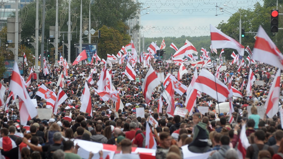 Manifestantes a favor de la democracia en Bielorrusia.