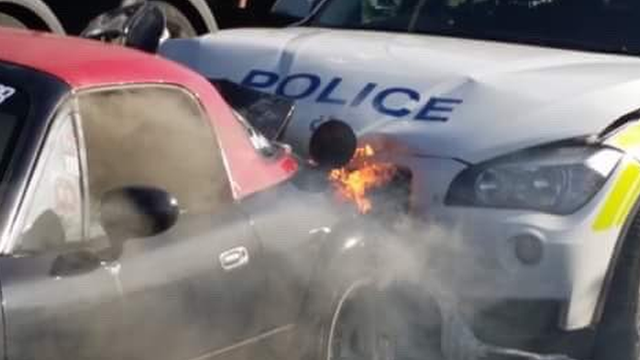 Полицейская машина врезается в машину Робсона Грина