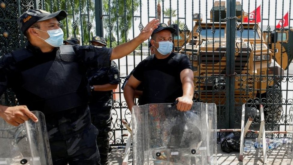 قوات الأمن في محيط البرلمان التونسي