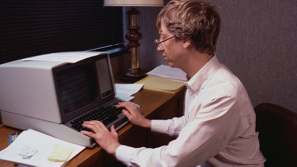 Gates proviene de una clase social alta y tuvo una educación privada. Bill Gates