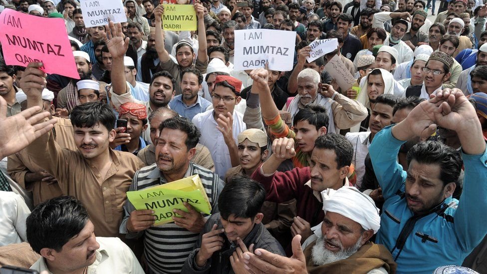 Protes mendukung Qadri