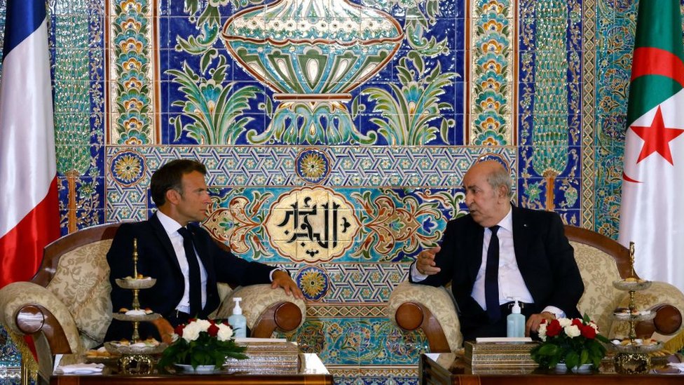 يسعى الرئيس الفرنسي إلى فتح صفحة جديدة من العلاقات مع الجزائر بعد فترة من التوتر