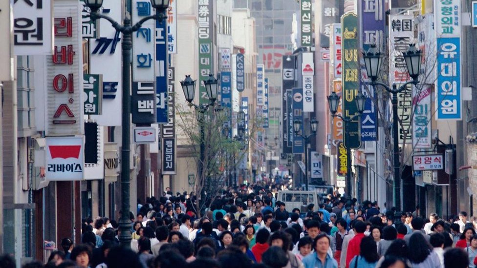 Los coreanos utilizan el término uri cuando algo es compartido por un grupo o comunidad. Los coreanos utilizan el término uri cuando algo es compartido por un grupo o comunidad.