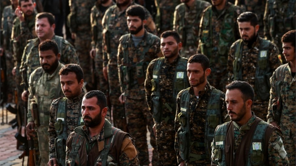 عناصر في وحدات حماية الشعب الكردي