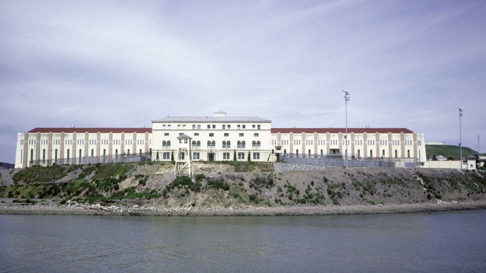 La cárcel de San Quintín, que no es de máxima seguridad, está en la zona de San Francisco, California, y es la más antigua de Estados Unidos. Cárcel de San Quintín, en California