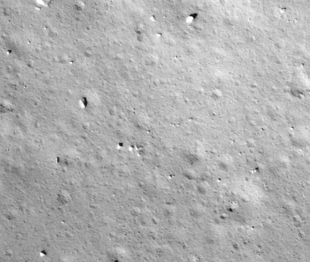 嫦娥五號下降著陸時攝像機拍下的另一張影像圖。(photo:EBCTW)