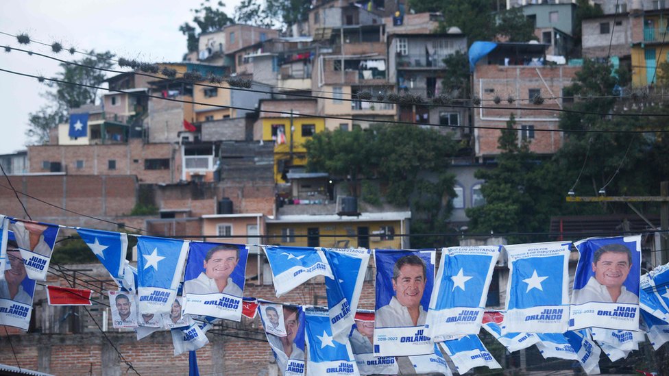 Hernández es el presidente del país más desigual de todo el continente. Propaganda electoral en Honduras.