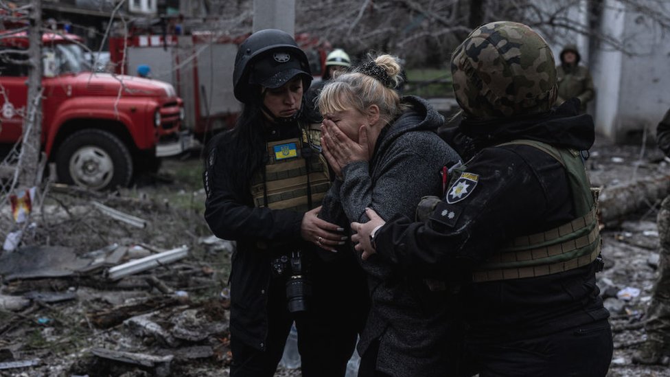 A woman cries in Sloviansk after a Russian air strike