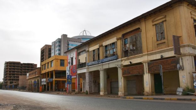 كان للحظر تأثير مدمر على الاقتصاد.