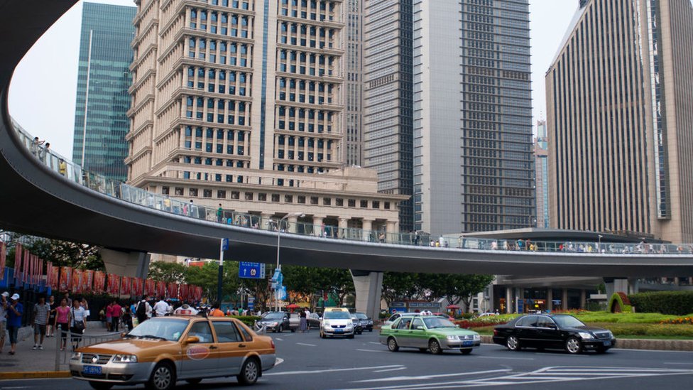 Şangay'daki Lujiazui finans bölgesindeki gökdelenler