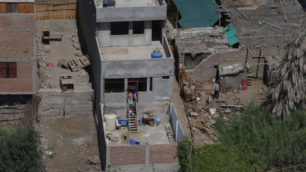 Вид с воздуха на здания, пострадавшие от землетрясения силой 6,8 градусов в Арекипе, Перу, 14 января 2018 года
