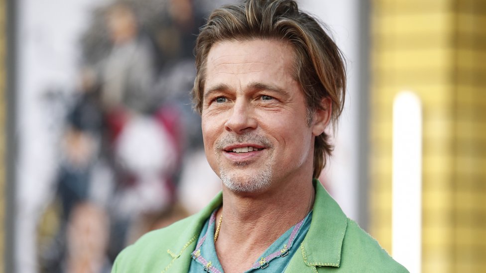 Bullet Train: Brad Pitt film goes off the rails, critics say - BBC News