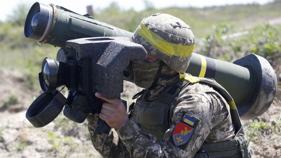 Soldado ucraniano con un Javelin