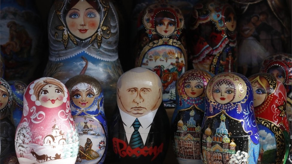 دمية الرئيس الروسي ودمى ماتريوشكا