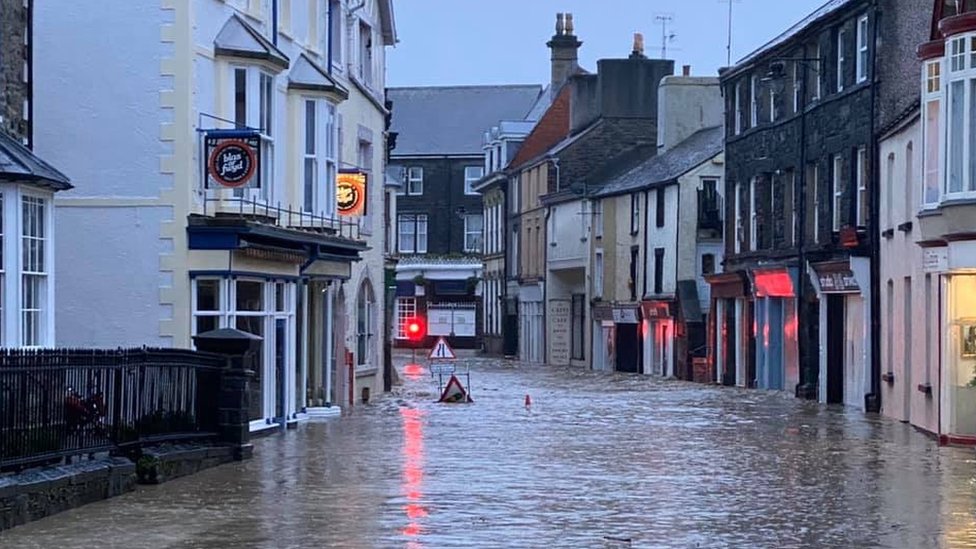 Затопленная дорога в Llanrwst