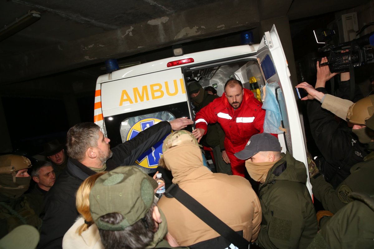 Машина швидкої допомоги, у якій привезли Романа Насірова