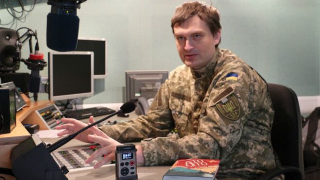 Дмитро Якорнов зазначає, що жодним чином не мав наміру когось образити своїм щоденником, а лише описував будні мобілізованих четвертої хвилі