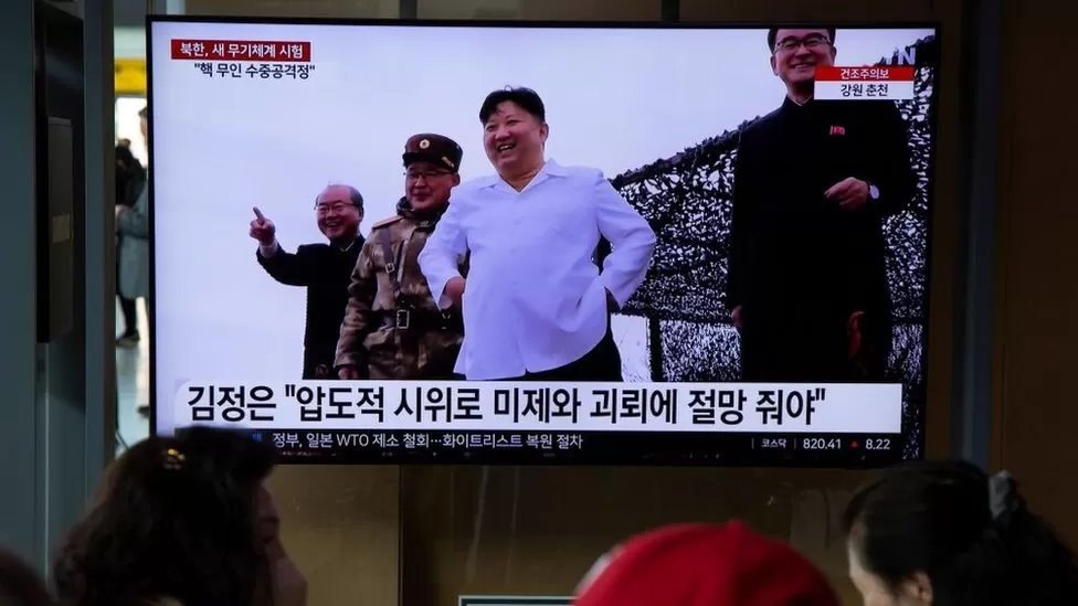 الزعيم الكوري الشمالي يشهد تجريب سلاح