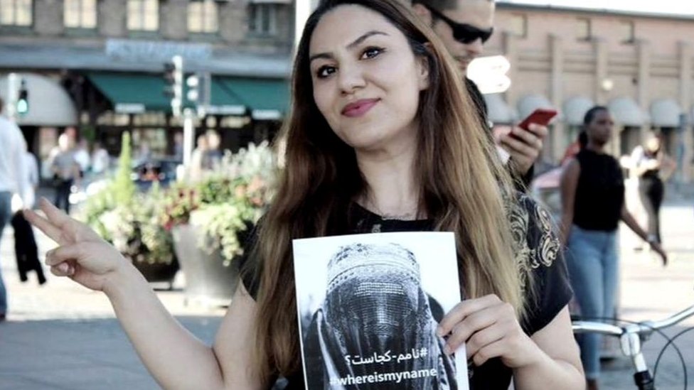 La activisa Sahar Samet dando su apoyo a la campaña WhereIsMyName?