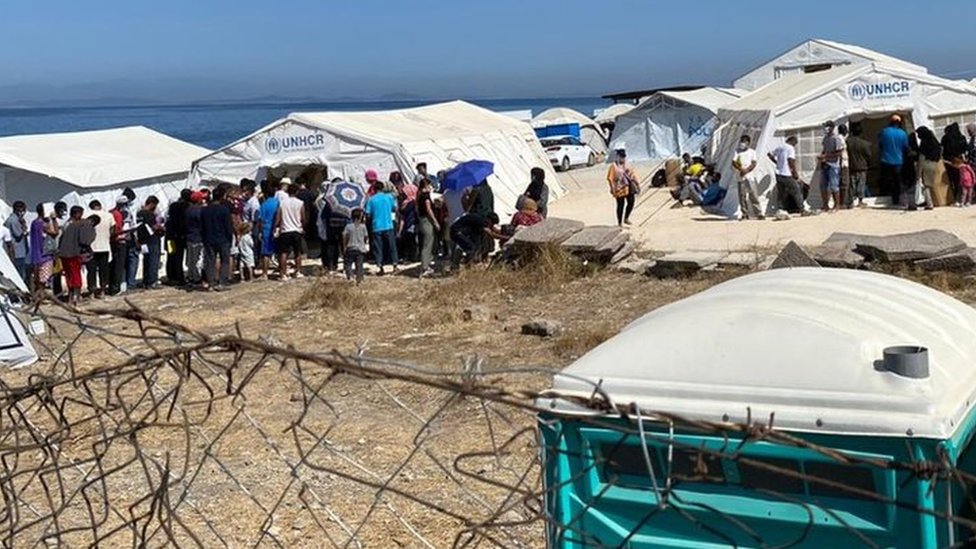 مهاجرون في مخيمات اللاجئين في اليونان