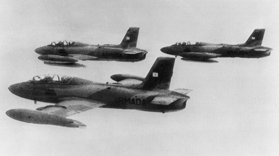 Una importante parte de la guerra se peleó en el aire. Por eso muchos pilotos cayeron en lugares remotos. Aviones guerra Malvinas
