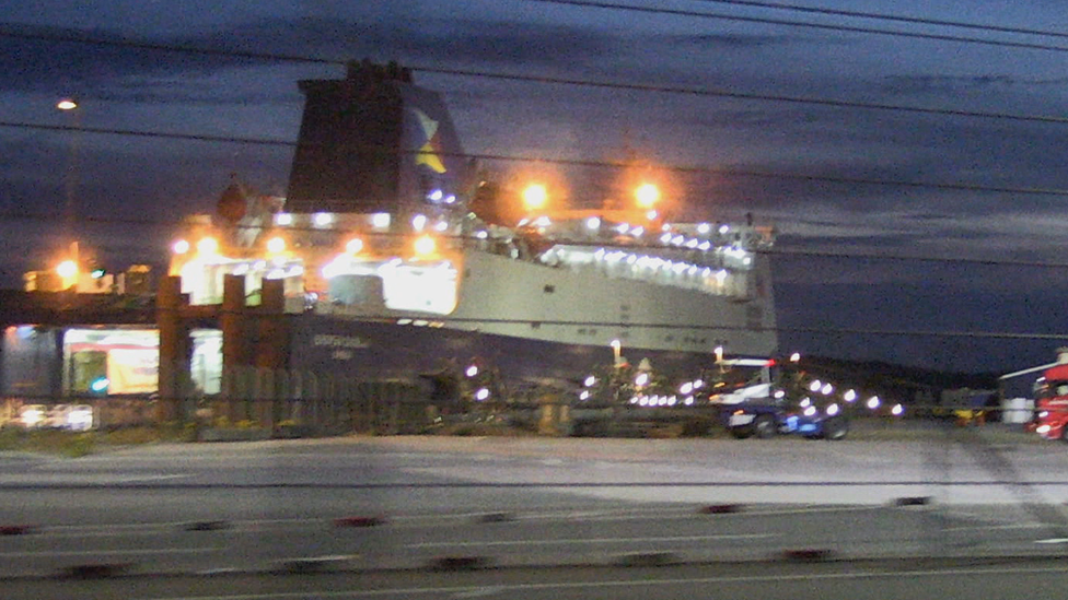 Порт Кэрнрайан используется для экспорта в Европу через Ирландию