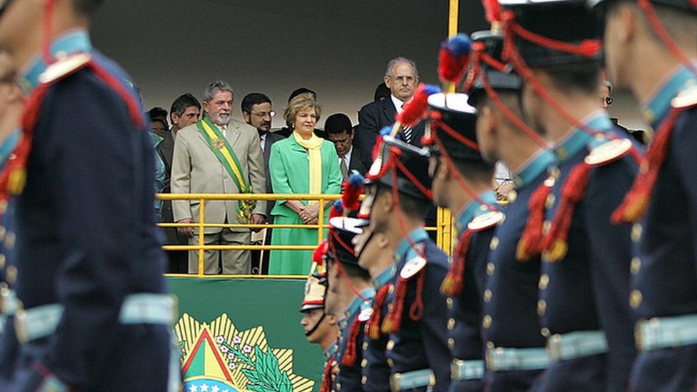 Lula acompanha desfile militar do 7 de Setembro