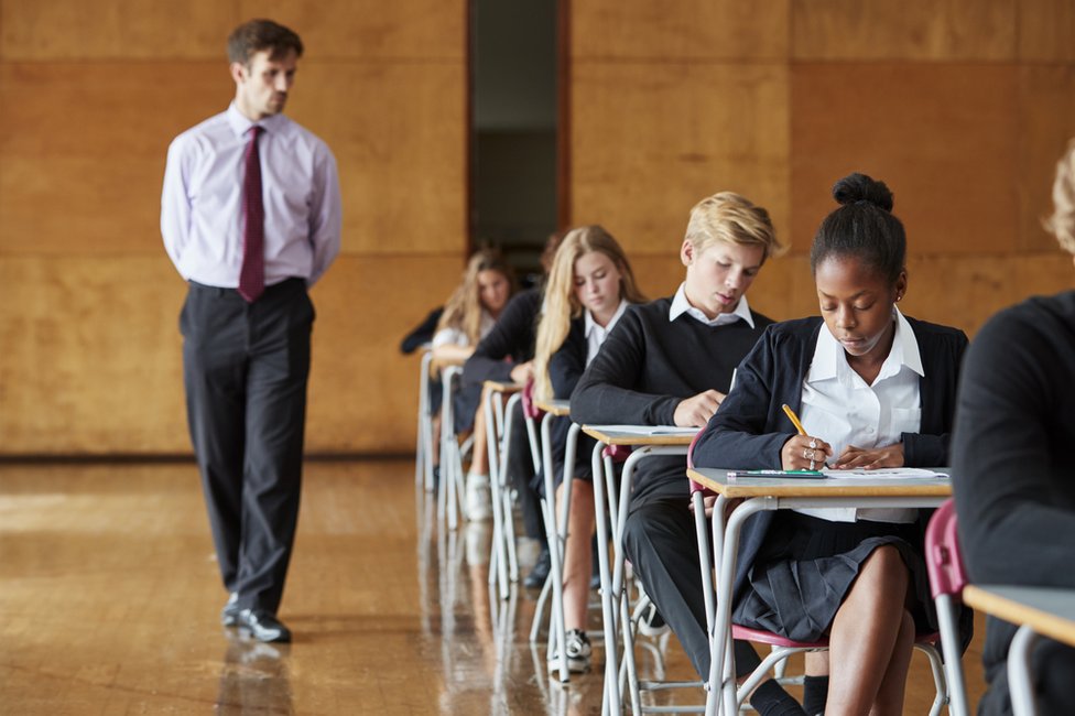 Alumnos en escuela pública.