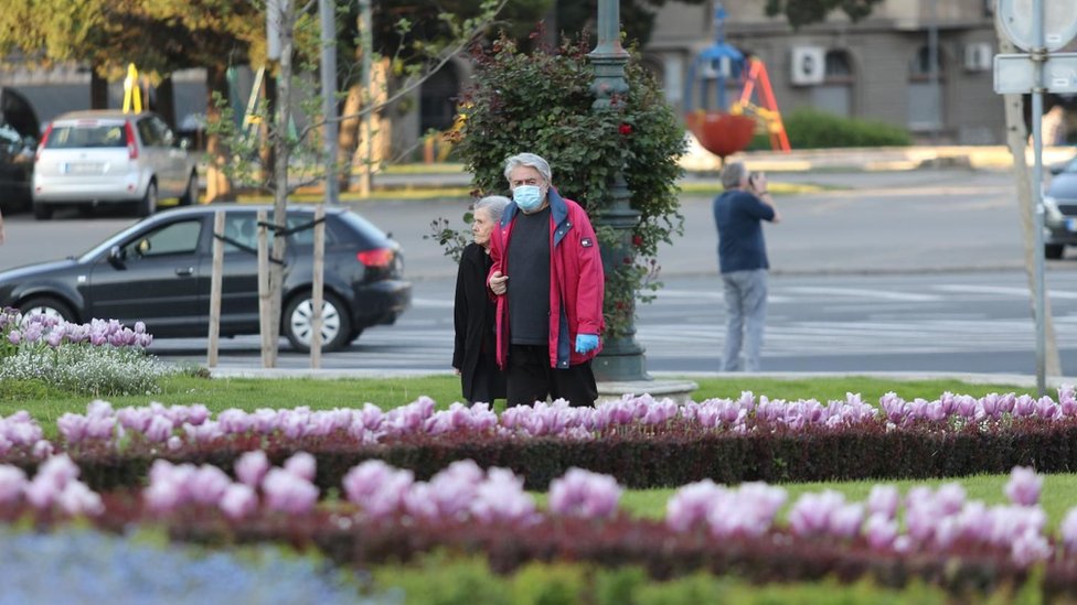 beograd ljudi sa maskama
