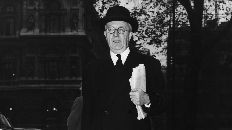 Radcliffe nunca regresó a India o Pakistán, ni recorrió la frontera que él creó. Cyril Radcliffe