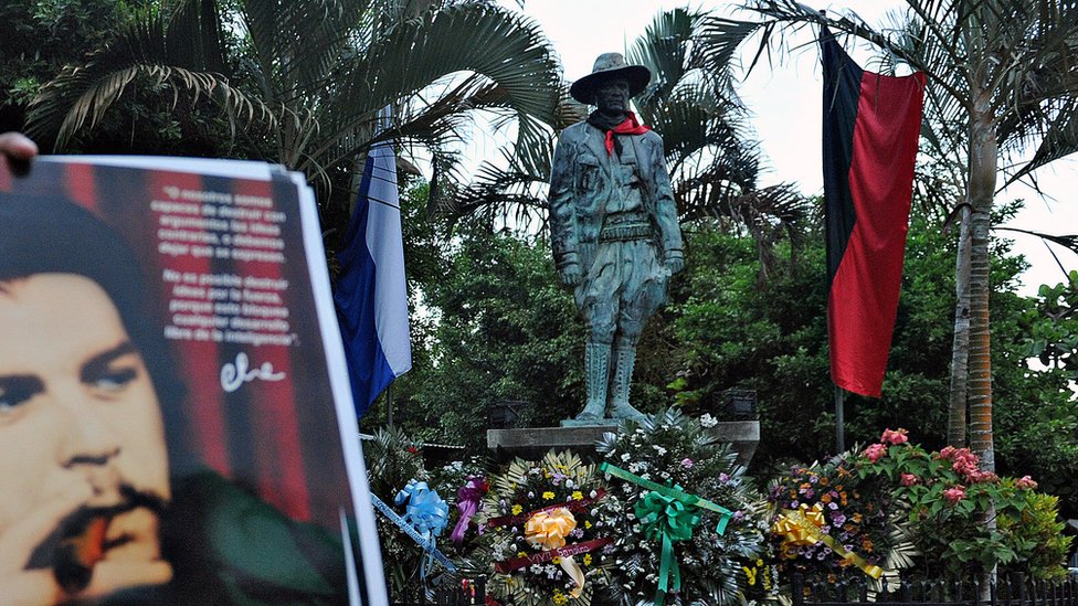 Estatua de Sandino en Niquinohomo en 2010.