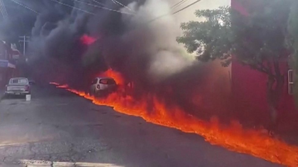 Giant fuel fire engulfs Mexico railway and homes