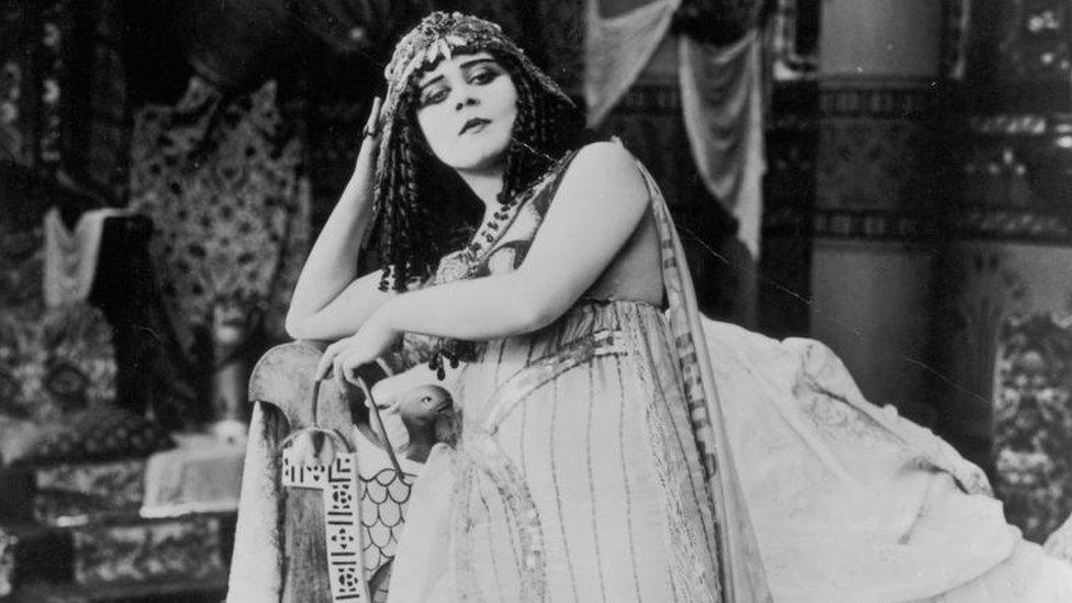 Theda Bara como Cleopatra