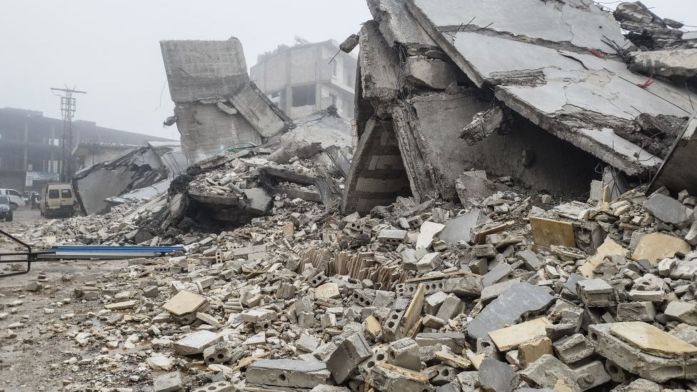 ابنية دمرها الزلزال في مدينة عفرين في محافظة حلب السورية