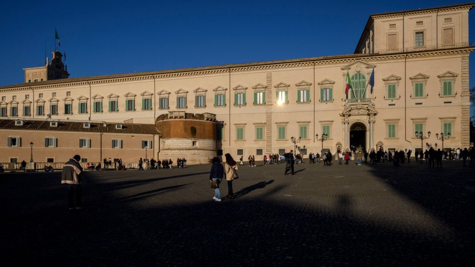 İtalyan parlamentosu, görevi biten Sergio Mattarella'nın yerine yeni cumhurbaşkanını seçmek için bugün toplanıyor.