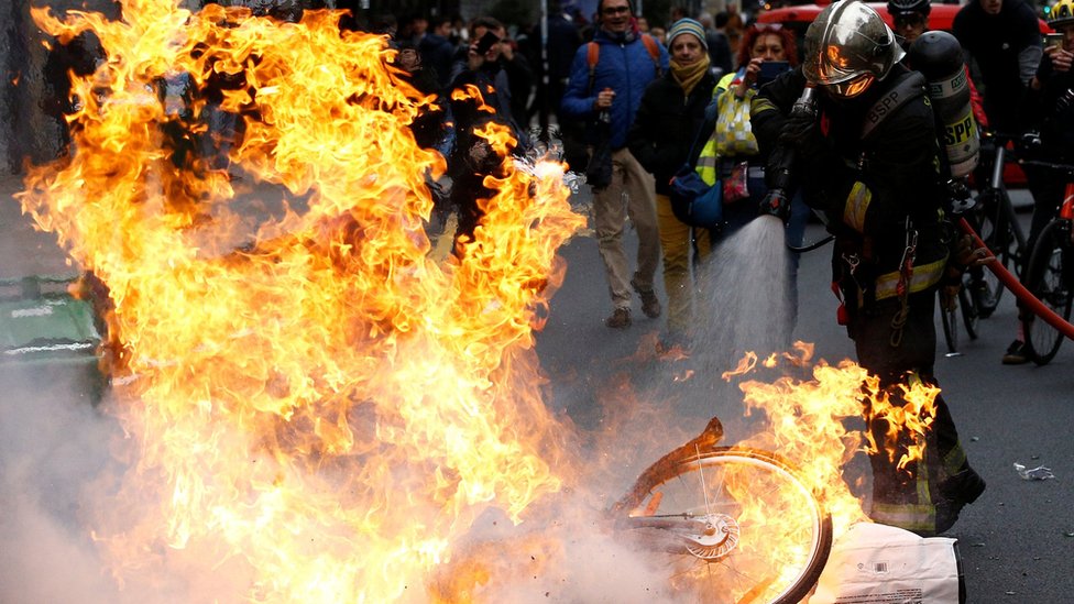 نيران مشتعلة في احتجاجات فرنسا