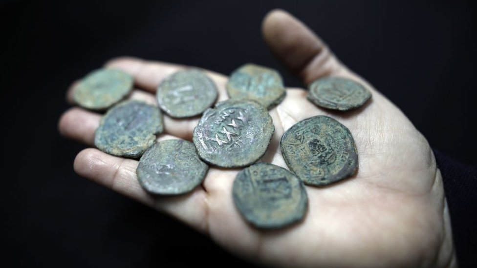 No todo el dinero está en forma de monedas... Monedas