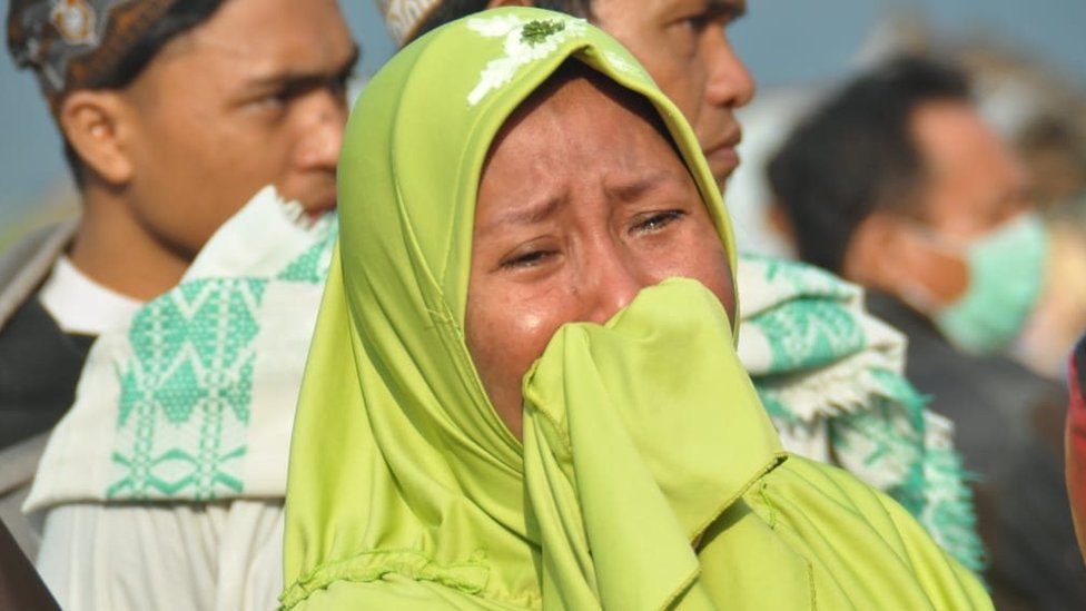 Žena plače posle zemljotresa i cunamija koji su pogodili Palu, na ostrvu Sulavazi, 29. septembar 2018