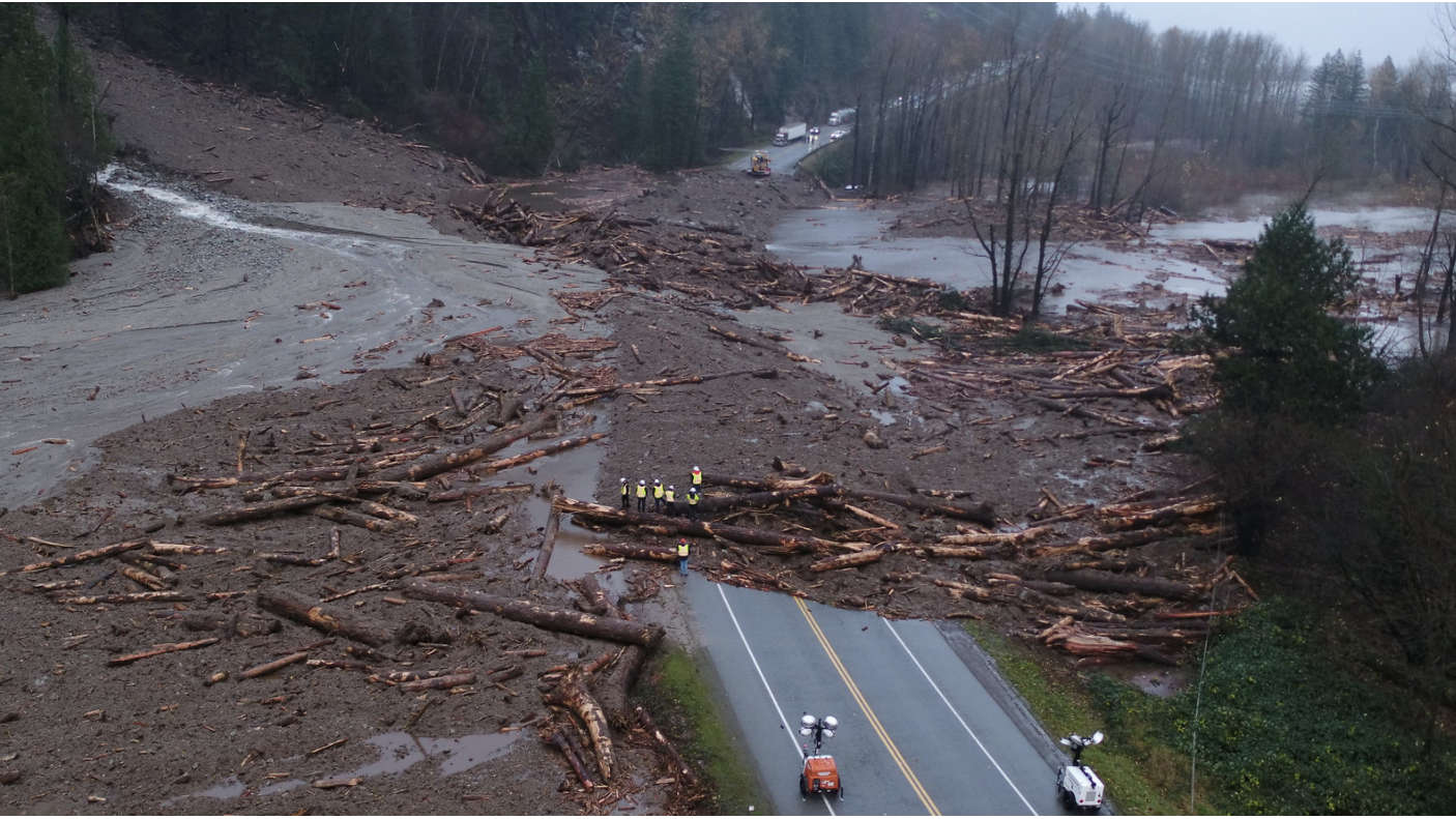 Deadly storm cuts transport links around Vancouver