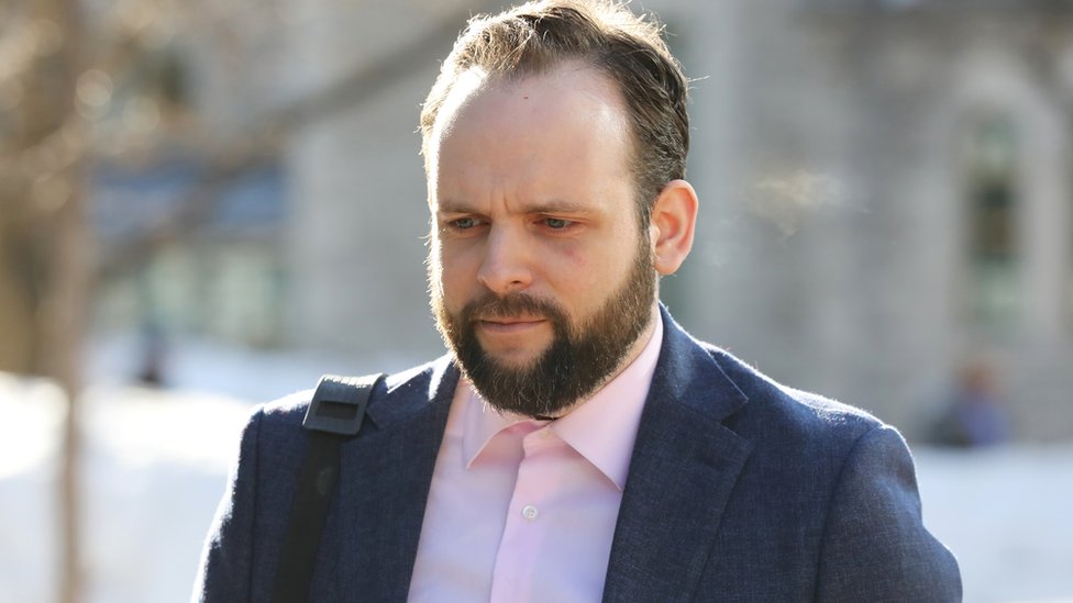 Джошуа Бойл прибывает в первый день судебного разбирательства в здании суда в Оттаве, Онтарио, Канада, 25 марта 2019 г.