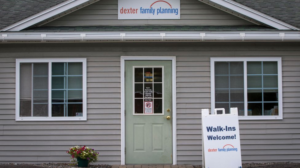 El exterior de una clínica en donde se practican abortos legales en Dexter, Maine.
