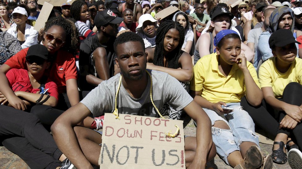 Акция протеста студентов в Университете Кейптауна, ЮАР - 22 октября 2015 г.