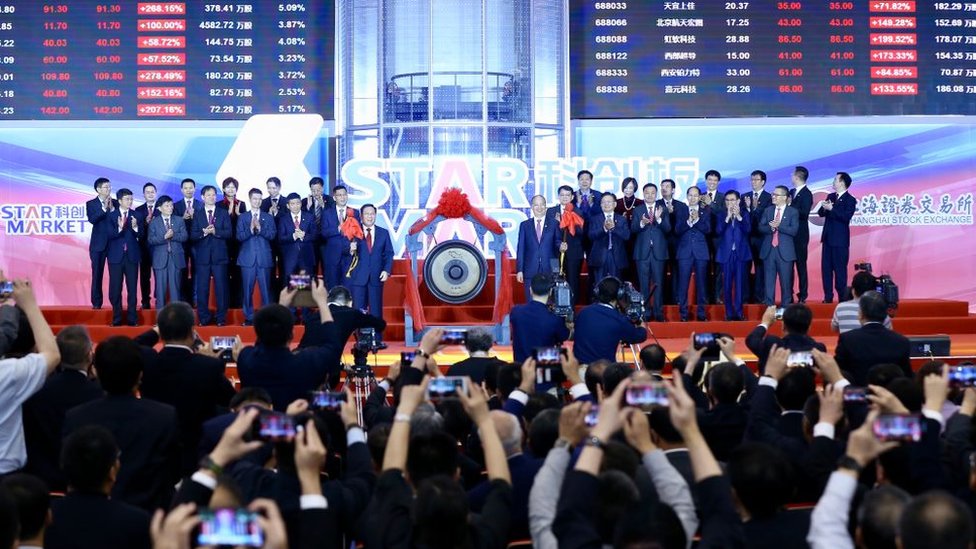 Открытие рынка SSE STAR в зале Шанхайской фондовой биржи в Шанхае, Китай, понедельник, 22 июля 2019 г.