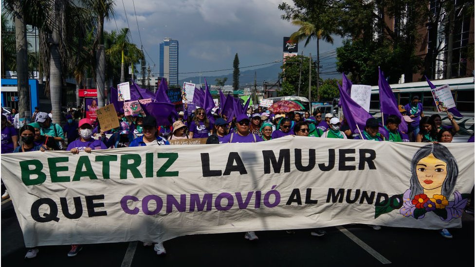 Beatriz fue un símbolo en las protestas por el Día de la Mujer en El Salvador.