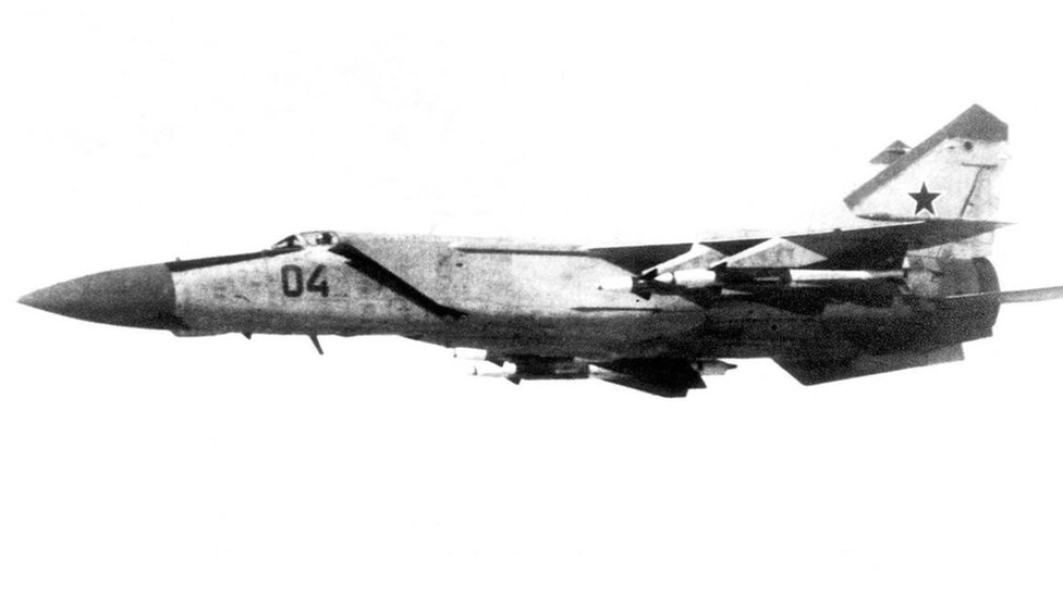 El piloto que se robó un MiG-25, el avión de combate más secreto de la  Unión Soviética - BBC News Mundo