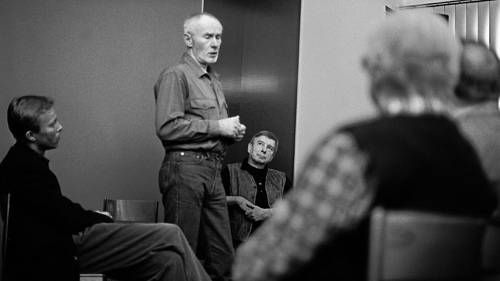 Joachim Rudolf, de pie