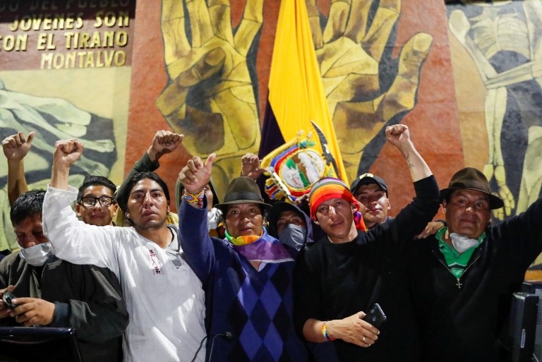 Indígenas se manifiestan en la Asamblea Nacional