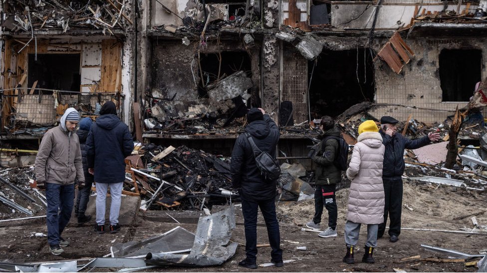 Edificio bombardeado en Kiev.