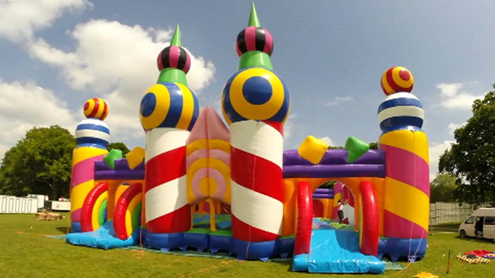 Big bouncy outlet castle